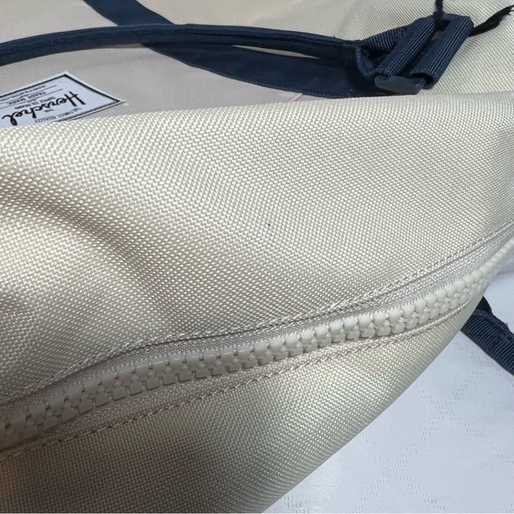 Rare BNWT Herschel Strand Plus Duffel Bag in Natural/Ivory - Picture 12 of 13